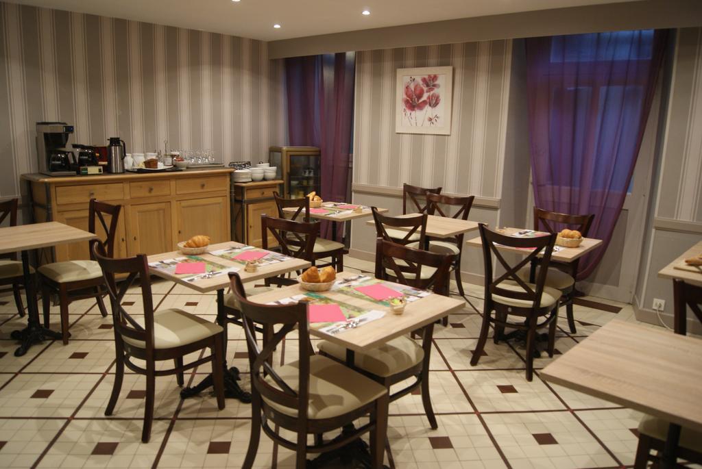 Logis Hotel Restaurant Des Voyageurs Tarnac Exteriör bild