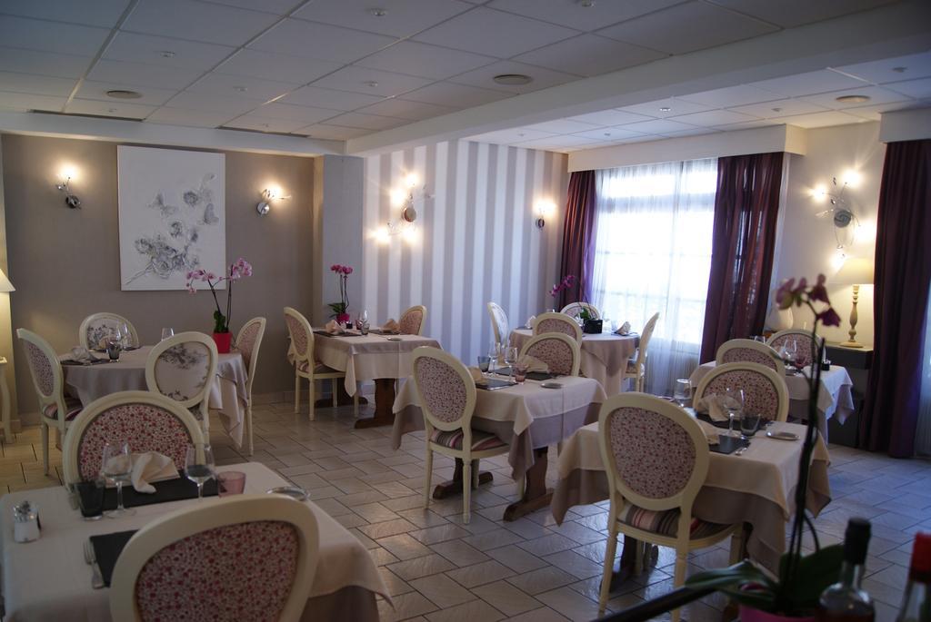 Logis Hotel Restaurant Des Voyageurs Tarnac Rum bild